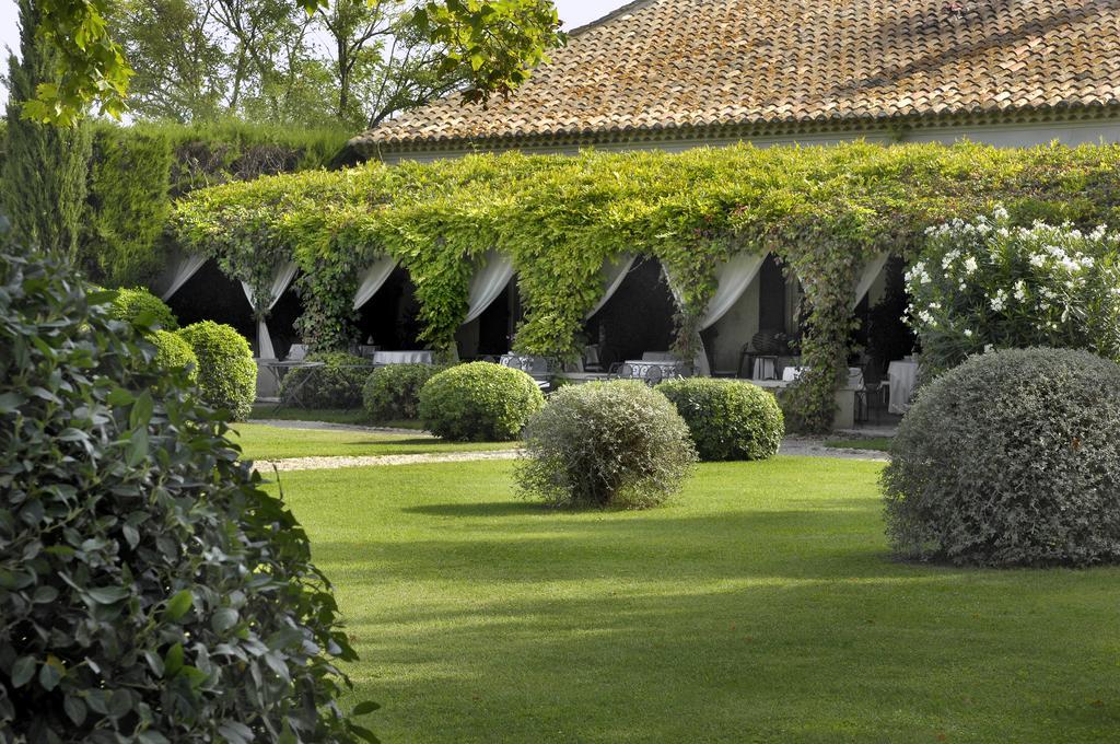 Le Mas De Peint - Hotel Et Restaurant อาร์ลส์ ภายนอก รูปภาพ