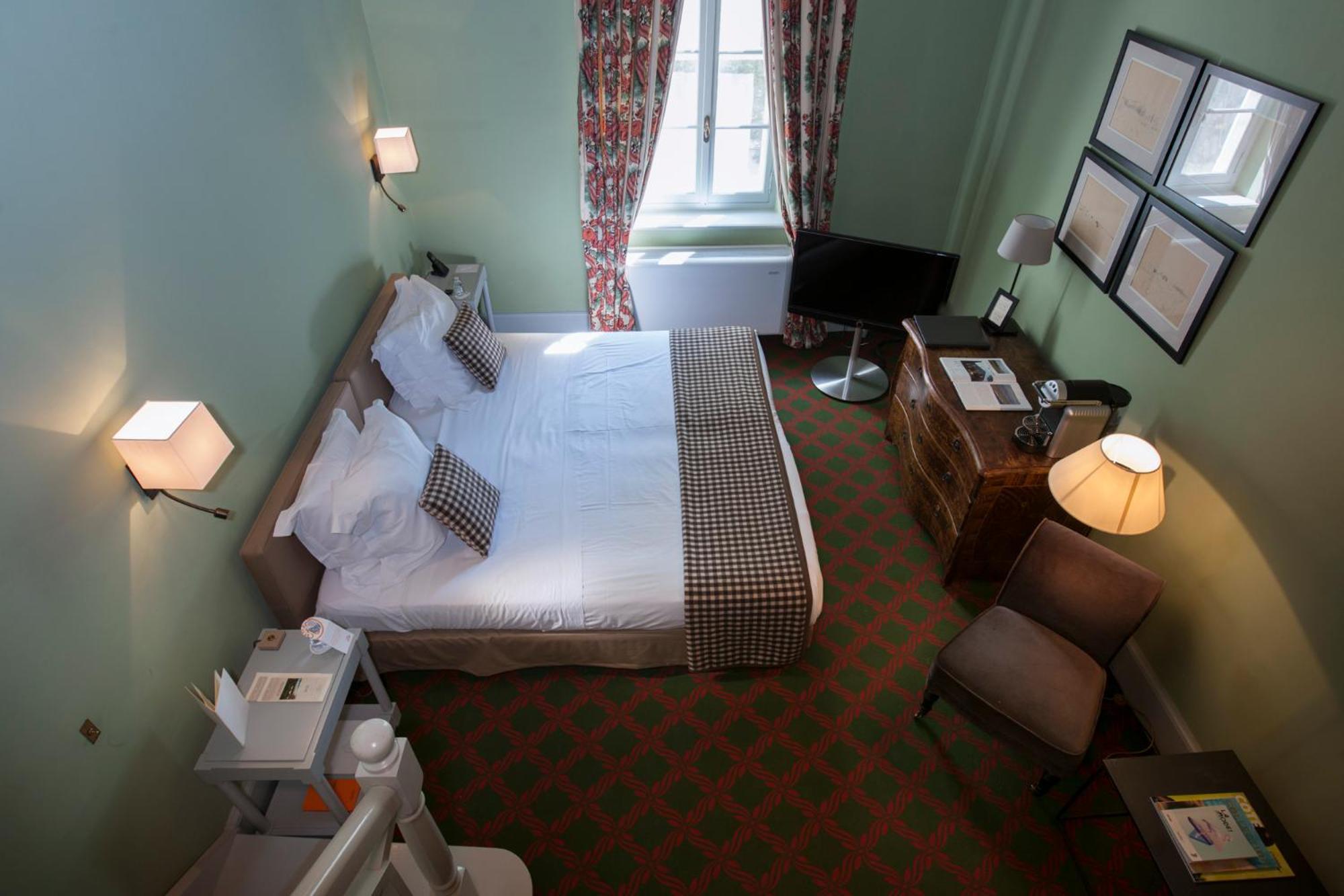 Le Mas De Peint - Hotel Et Restaurant อาร์ลส์ ภายนอก รูปภาพ