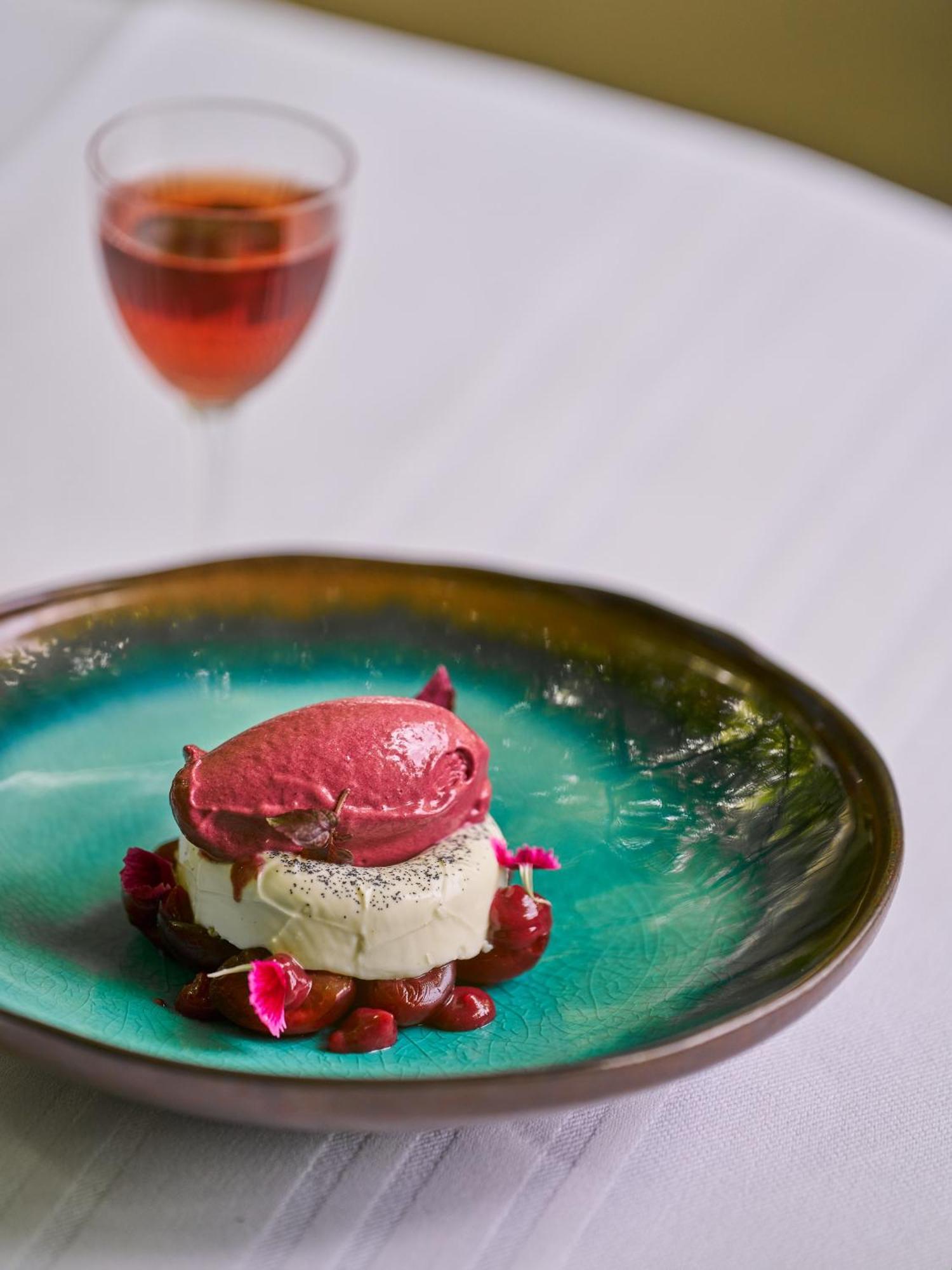 Le Mas De Peint - Hotel Et Restaurant อาร์ลส์ ภายนอก รูปภาพ