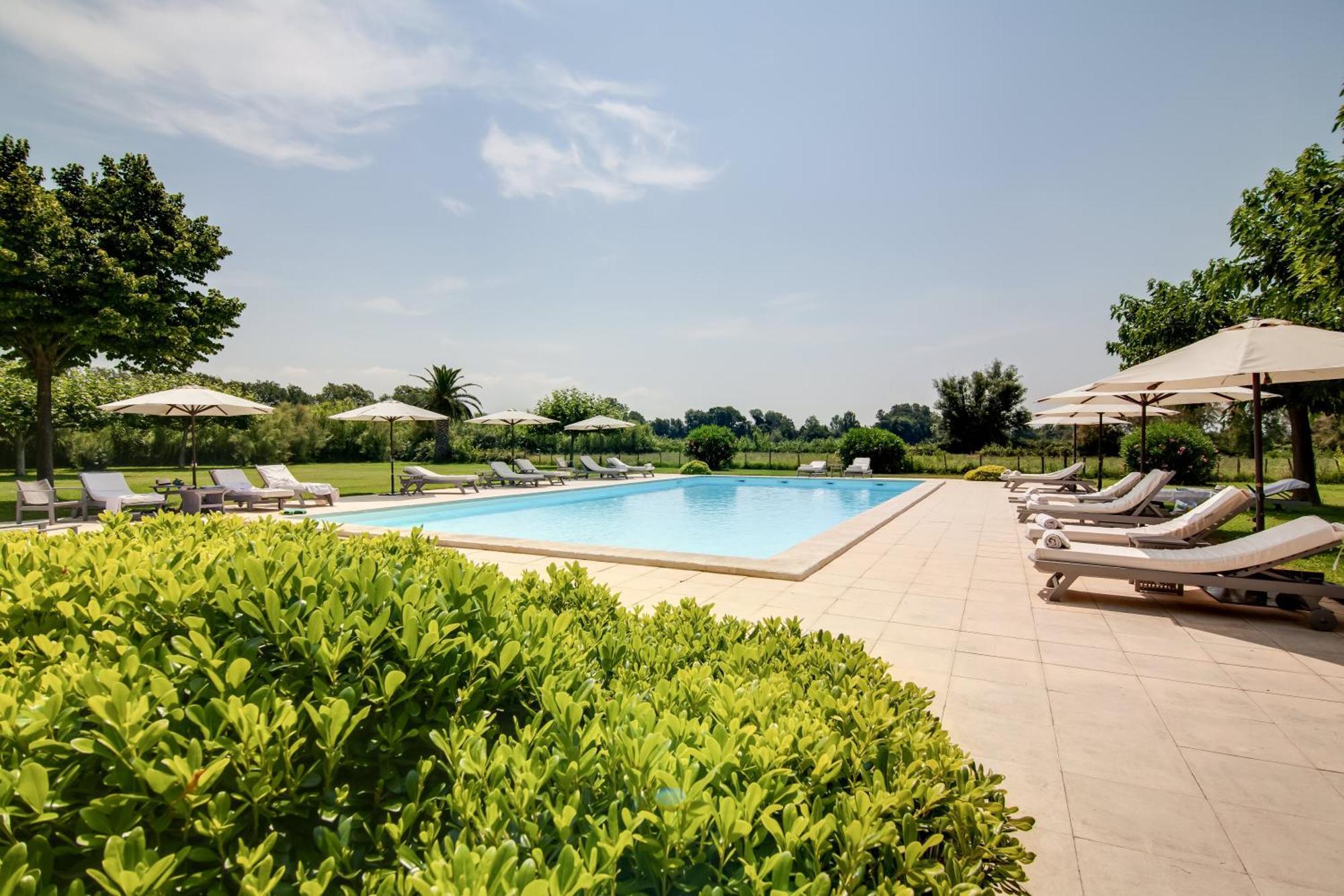 Le Mas De Peint - Hotel Et Restaurant อาร์ลส์ ภายนอก รูปภาพ