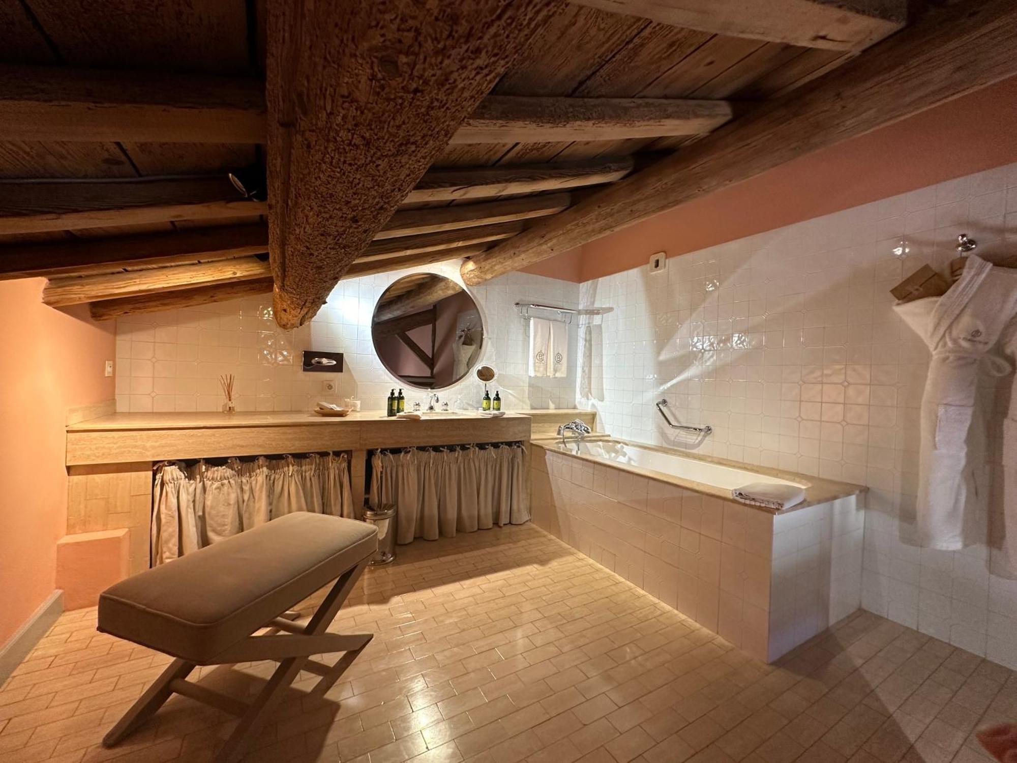 Le Mas De Peint - Hotel Et Restaurant อาร์ลส์ ห้อง รูปภาพ