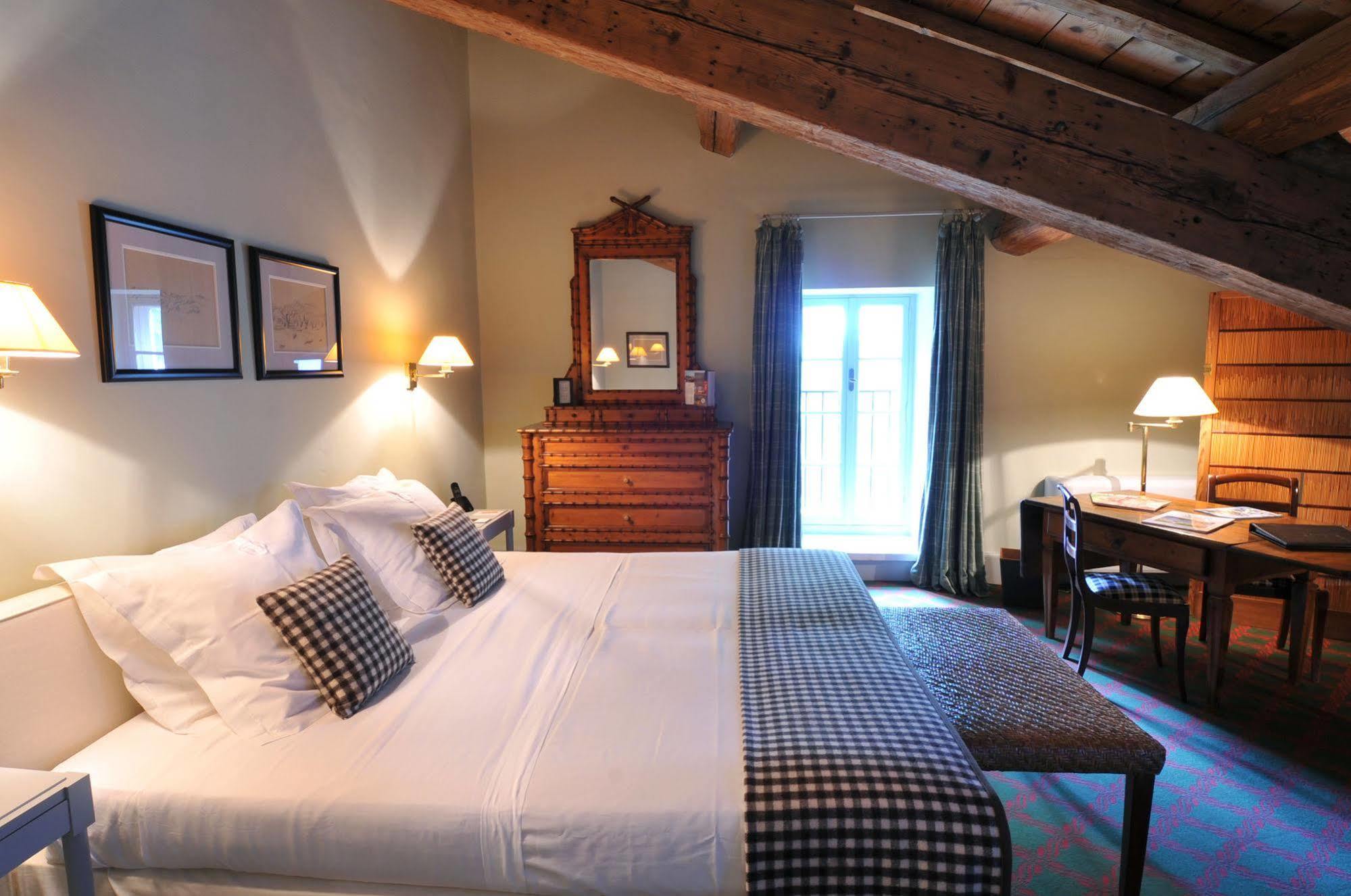 Le Mas De Peint - Hotel Et Restaurant อาร์ลส์ ภายนอก รูปภาพ