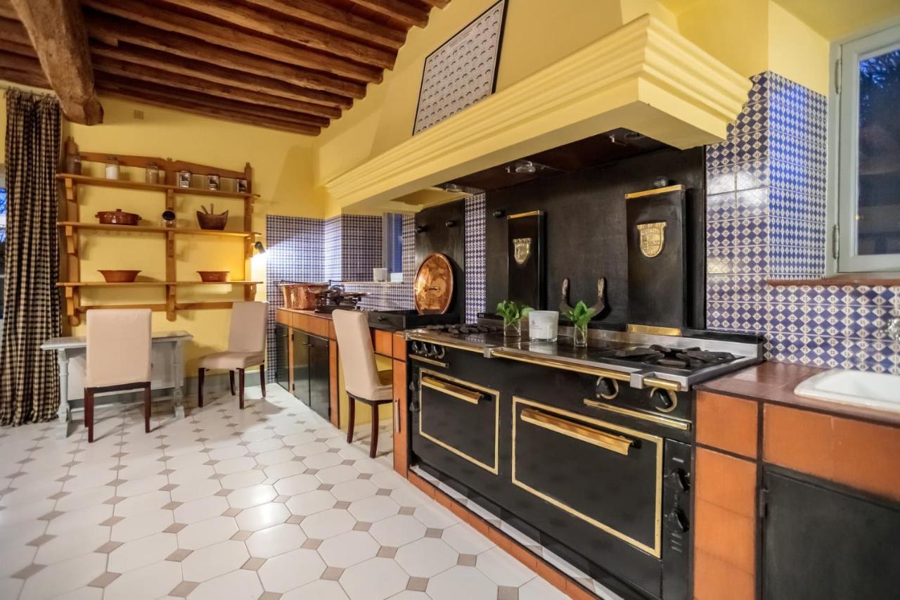 Le Mas De Peint - Hotel Et Restaurant อาร์ลส์ ภายนอก รูปภาพ